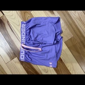 Under Armour Girls Purple Athletic Short Size Youth Medium — Like New